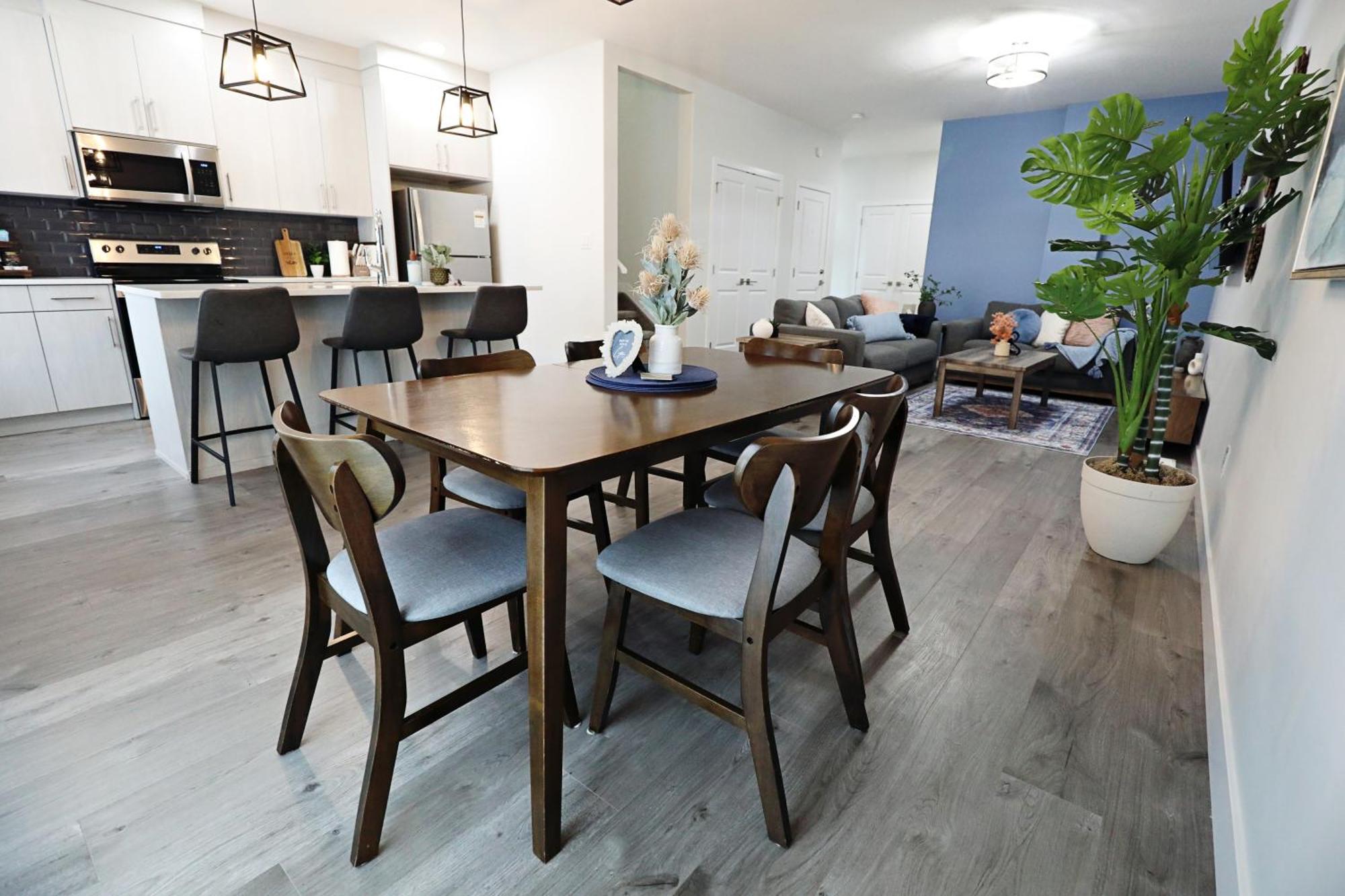 Beautiful Home With 4 King Beds,Airport,Disney+ Edmonton Exterior photo