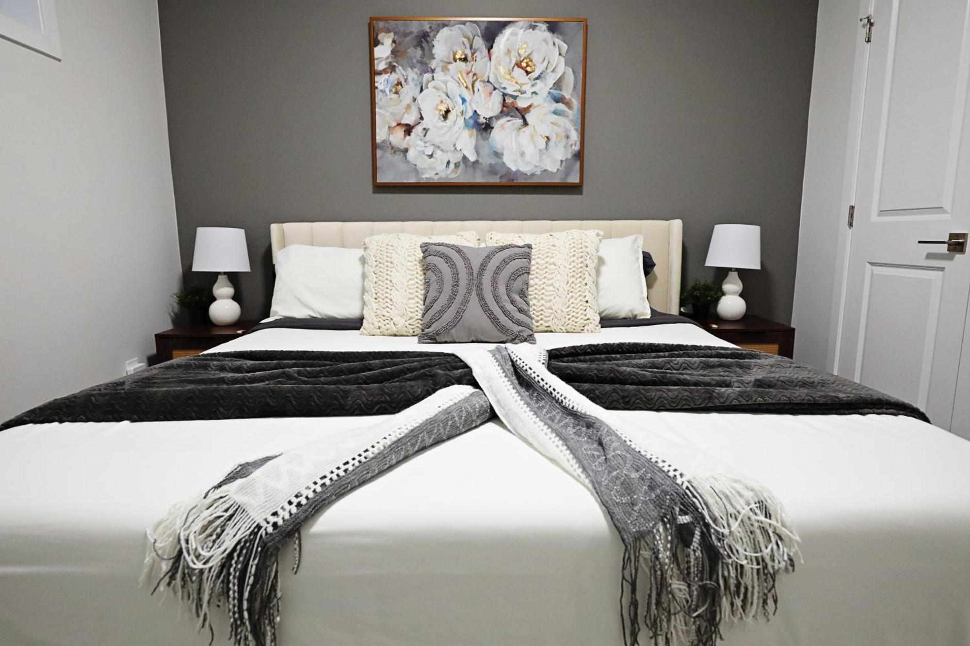 Beautiful Home With 4 King Beds,Airport,Disney+ Edmonton Exterior photo